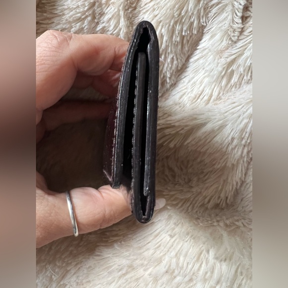 LOUIS VUITTON AUTHENTIC Amarante Monogram Vernis 4 Key Case - Picture 3 of 12